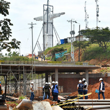 El Cristo de Cali se sostendr&aacute; solo: Secretar&iacute;a de Vivienda retir&oacute; estructura met&aacute;lica de apoyo