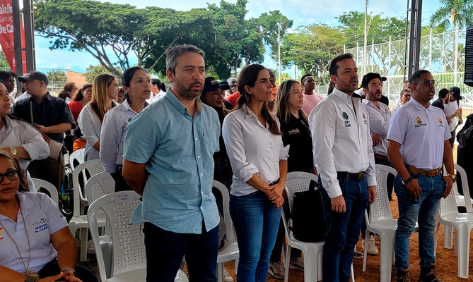 Secretar&iacute;a de Vivienda atiende a m&aacute;s de 500 cale&ntilde;os en Feria de Servicios de la comuna 14