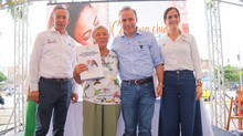 Alrededor de 200 personas fueron beneficiadas por la Alcald&iacute;a de Cali con la entrega de t&iacute;tulos de vivienda 